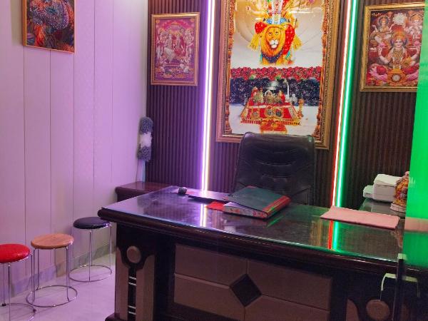 JMD 13 Hotel : photo 1 de la chambre chambre double avec salle de bains privative