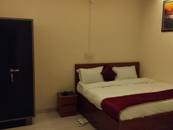 JMD 13 Hotel : photo 9 de la chambre chambre double avec salle de bains privative