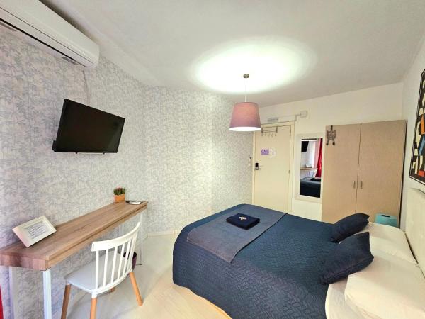 Centric Rooms Mercado : photo 2 de la chambre chambre double avec salle de bains commune