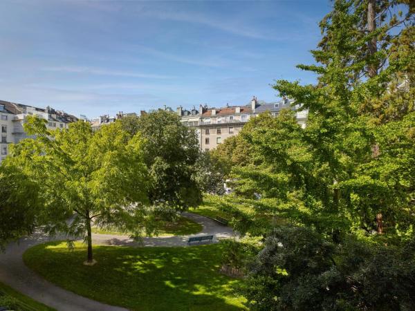 The Ritz-Carlton Hotel de la Paix, Geneva : photo 4 de la chambre chambre lit king-size classique avec balcon - vue sur jardin