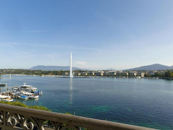 The Ritz-Carlton Hotel de la Paix, Geneva : photo 10 de la chambre suite junior lit king-size - vue frontale sur lac