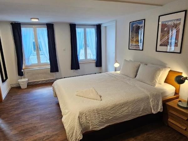 The Aarburg Hotel & Café : photo 1 de la chambre chambre familiale avec salle de bains privative