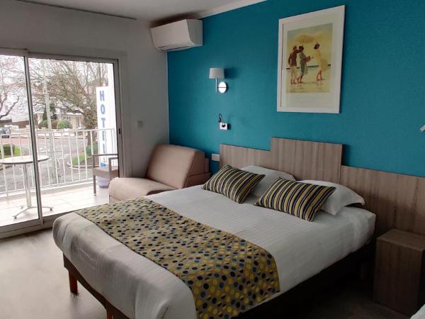 Logis Htel Les Bleuets : photo 1 de la chambre chambre triple - vue sur mer