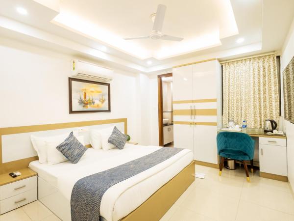 Hotel Krish - Near Medanta and Fortis Hospital Gurugram : photo 7 de la chambre chambre deluxe double ou lits jumeaux