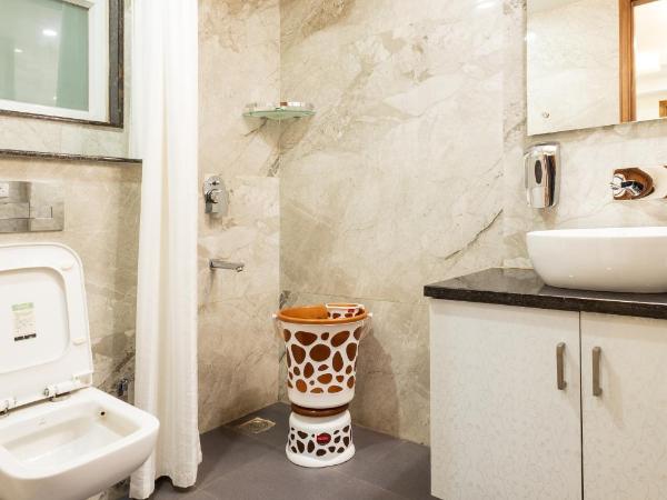 Hotel Krish - Near Medanta and Fortis Hospital Gurugram : photo 4 de la chambre chambre deluxe double ou lits jumeaux