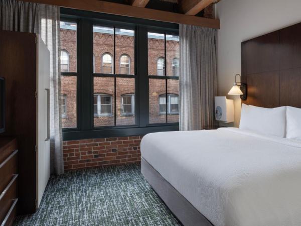 Residence Inn by Marriott Boston Downtown Seaport : photo 5 de la chambre studio lit king-size avec canapé-lit - accessible aux personnes malentendantes