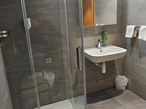 The Aarburg Hotel & Café : photo 3 de la chambre chambre double ou lits jumeaux - vue sur ville