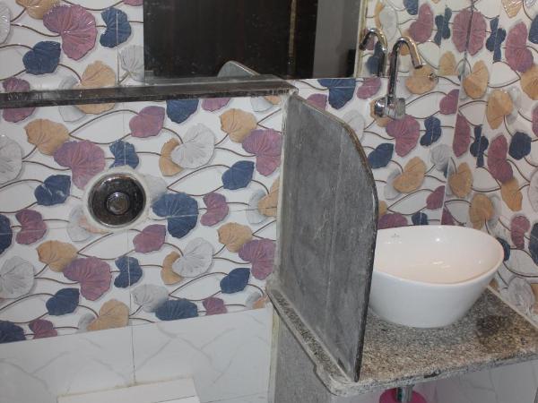 Hotel Lasani Inn : photo 5 de la chambre chambre double deluxe (2 adultes + 1 enfant)