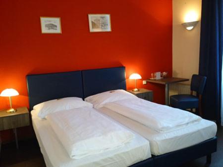 Hotel Pension Excellence : photo 1 de la chambre chambre double standard