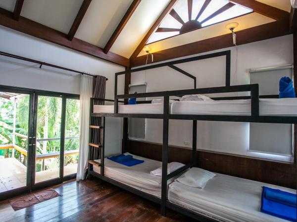 Phitharom PP Resort : photo 2 de la chambre chambre quadruple - lits superposés