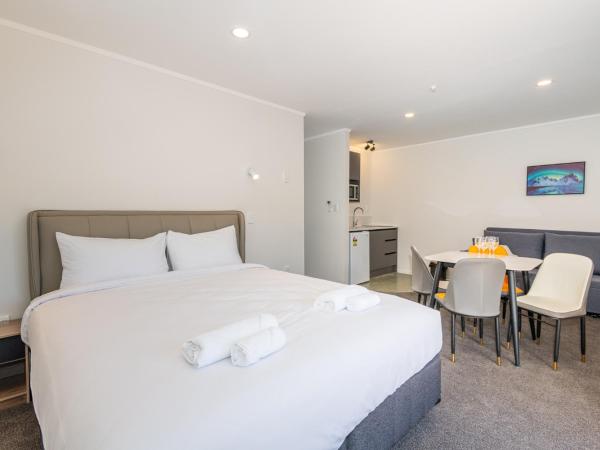 Aurora City Suites Motel : photo 3 de la chambre suite 1 chambre de luxe avec bain à remous