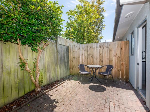 Aurora City Suites Motel : photo 6 de la chambre studio exécutif avec patio et cuisine