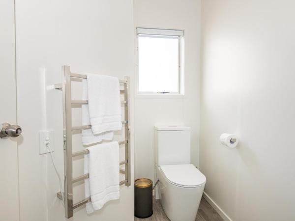 Aurora City Suites Motel : photo 2 de la chambre suite de luxe 2 chambres avec baignoire spa