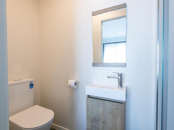 Aurora City Suites Motel : photo 1 de la chambre suite de luxe 2 chambres avec baignoire spa