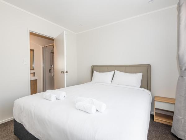 Aurora City Suites Motel : photo 6 de la chambre suite de luxe 2 chambres avec baignoire spa