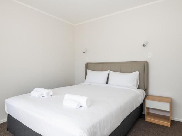 Aurora City Suites Motel : photo 4 de la chambre suite de luxe 2 chambres avec baignoire spa