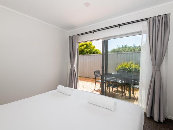 Aurora City Suites Motel : photo 8 de la chambre suite de luxe 2 chambres avec baignoire spa