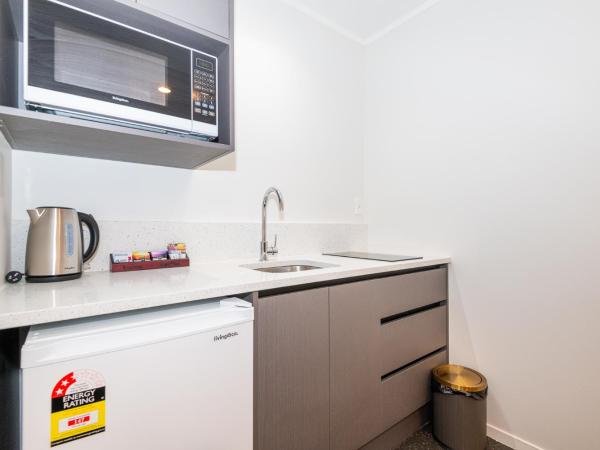 Aurora City Suites Motel : photo 4 de la chambre suite 2 chambres standard avec baignoire spa