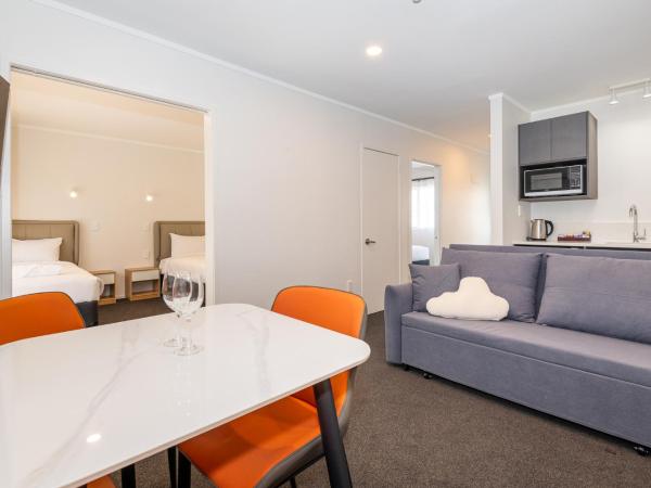 Aurora City Suites Motel : photo 8 de la chambre suite 2 chambres standard avec baignoire spa