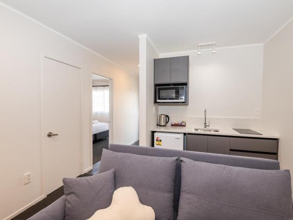 Aurora City Suites Motel : photo 7 de la chambre suite 2 chambres standard avec baignoire spa