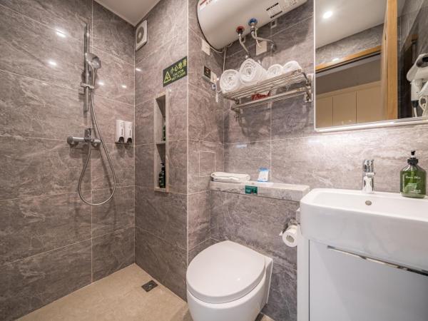 Gepai Executive Apartment - Shenzhen Futian Convention and Exhibition Center : photo 7 de la chambre deluxe executive king room (washing machine + refrigerator)
