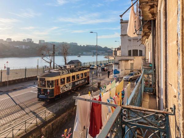 Happy Porto Hostel & Apartments : photo 3 de la chambre studio avec balcon