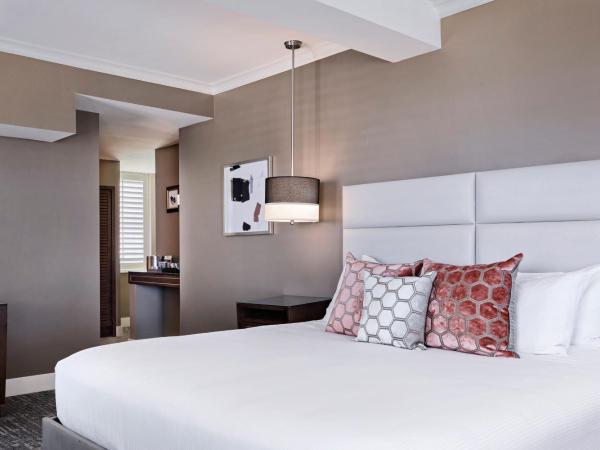 Ambassador Hotel Oklahoma City, Autograph Collection : photo 4 de la chambre larger guest room, 1 king, city view, corner room