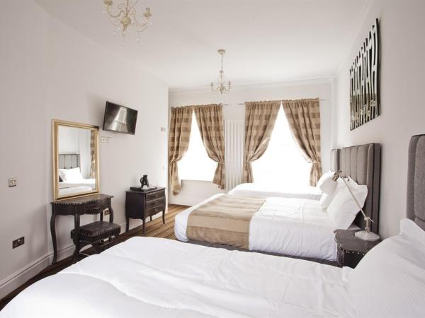 Burton Stone Inn - Free Parking on site : photo 1 de la chambre chambre quadruple