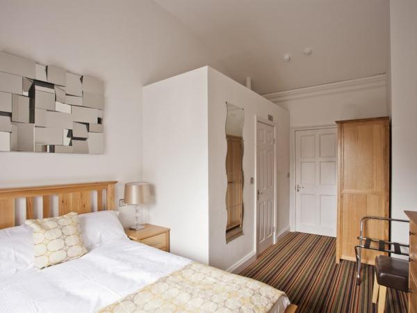 Burton Stone Inn - Free Parking on site : photo 2 de la chambre chambre double avec salle de bains privative