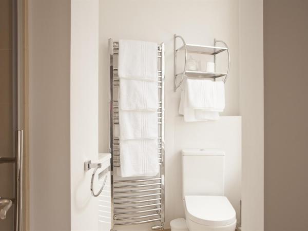 Burton Stone Inn - Free Parking on site : photo 2 de la chambre chambre quadruple