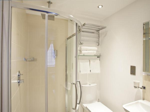 Burton Stone Inn - Free Parking on site : photo 2 de la chambre chambre triple