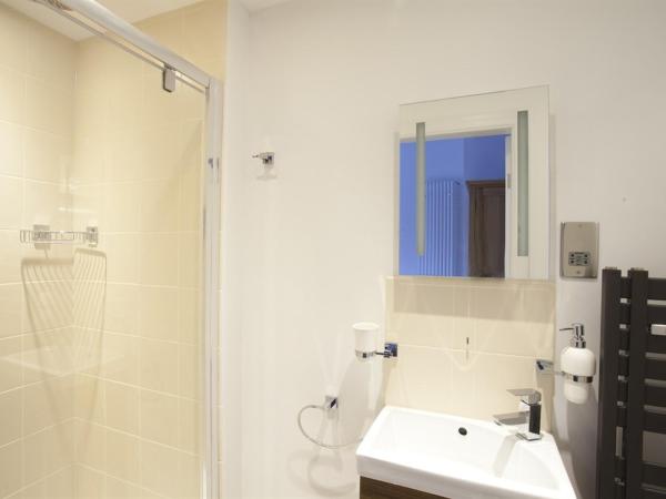 Burton Stone Inn - Free Parking on site : photo 4 de la chambre chambre double avec salle de bains privative