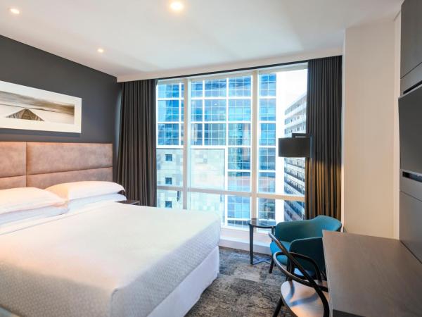 Four Points by Sheraton Auckland : photo 1 de la chambre chambre lit king-size supérieure - vue sur ville