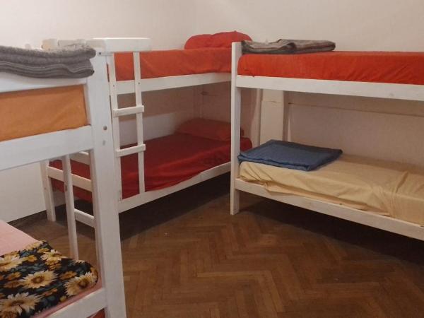 San Telmo Hostel : photo 2 de la chambre lit dans dortoir mixte de 6 lits