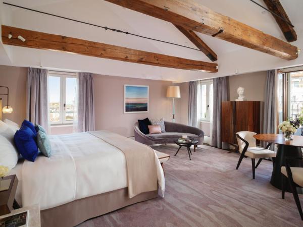 The St. Regis Venice : photo 1 de la chambre chambre lit king-size avec terrasse - vue sur canal