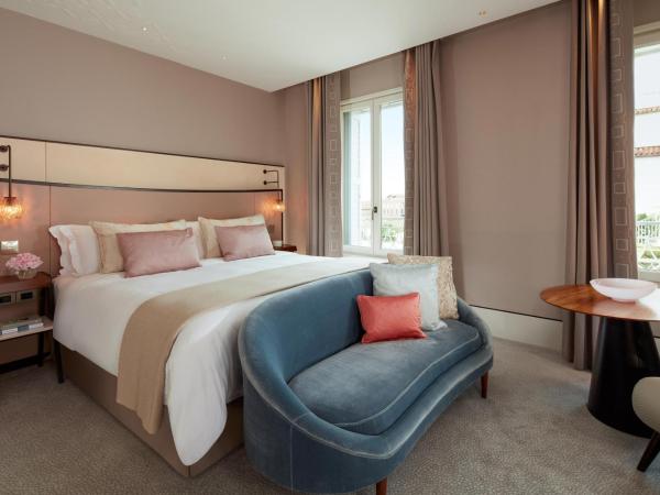 The St. Regis Venice : photo 7 de la chambre chambre lit king-size - vue partielle sur canal