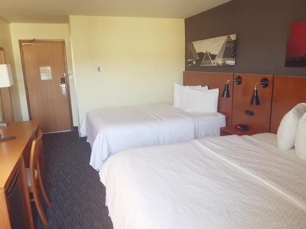 Travelodge by Wyndham Edmonton West : photo 5 de la chambre chambre 2 lits queen-size - non-fumeurs
