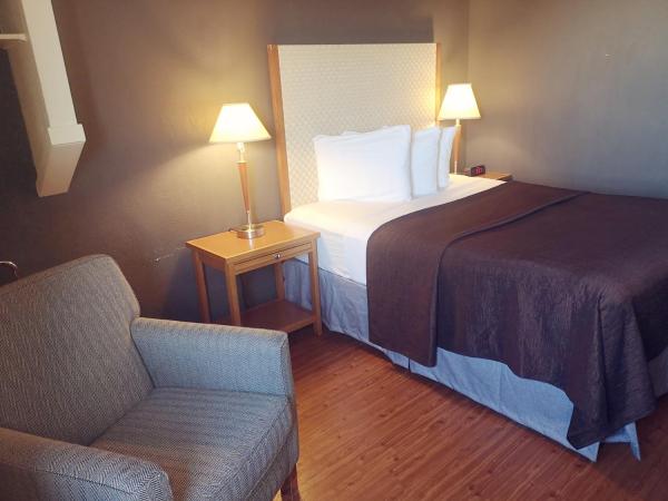 Travelodge by Wyndham Edmonton West : photo 2 de la chambre chambre queen simple