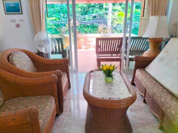 Naithon Beach Villa : photo 4 de la chambre chambre lit king-size - vue sur mer