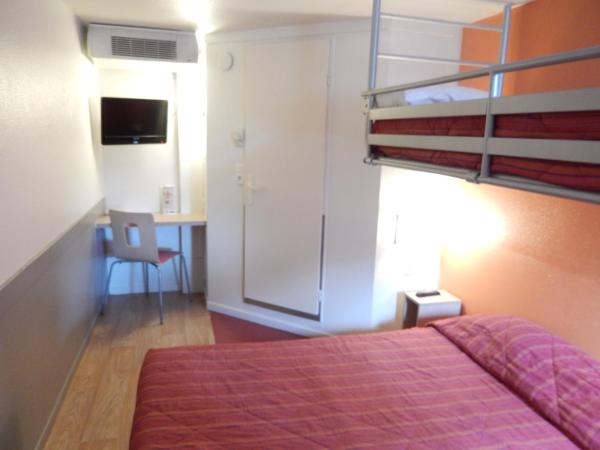Premiere Classe Biarritz : photo 5 de la chambre chambre triple (1 lit double et 1 lit simple)