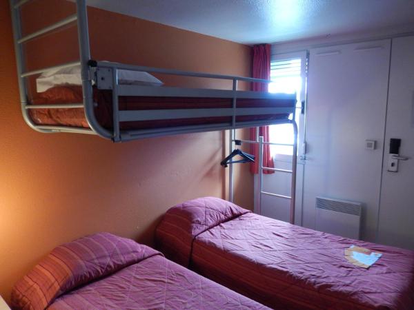 Premiere Classe Biarritz : photo 10 de la chambre chambre triple (1 lit double et 1 lit simple)