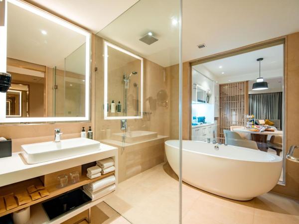 Novotel Ahmedabad : photo 1 de la chambre suite premier avec accès au salon