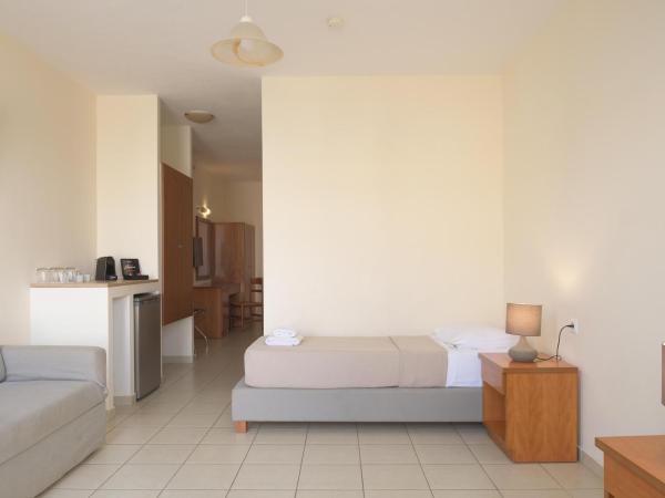 Asterias Village : photo 5 de la chambre chambre familiale - vue sur jardin