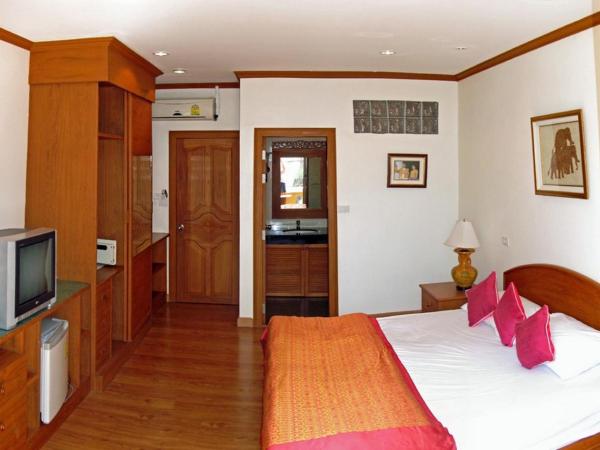 Naithon Beach Villa : photo 1 de la chambre chambre double - vue sur montagne