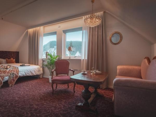 Villa Havblikk Tromsø : photo 4 de la chambre chambre lit queen-size - vue sur jardin