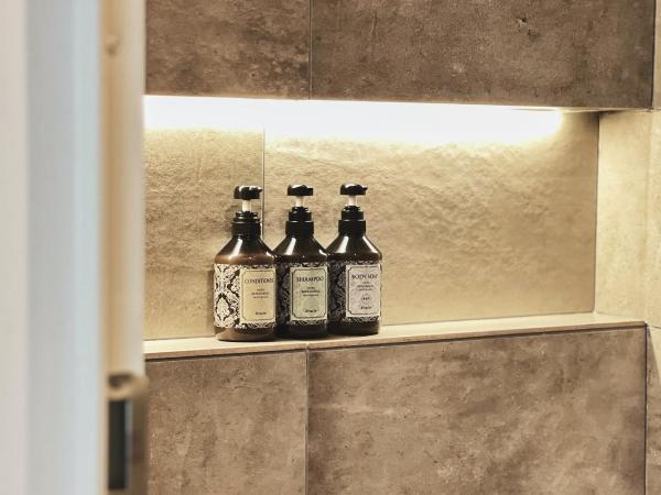 Exquisite business hotel Bella : photo 7 de la chambre chambre double avec salle de bains privative