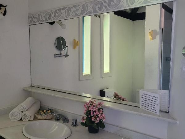 Hibiscus Beach : photo 1 de la chambre chambre bungalow supérieure triple - vue sur mer