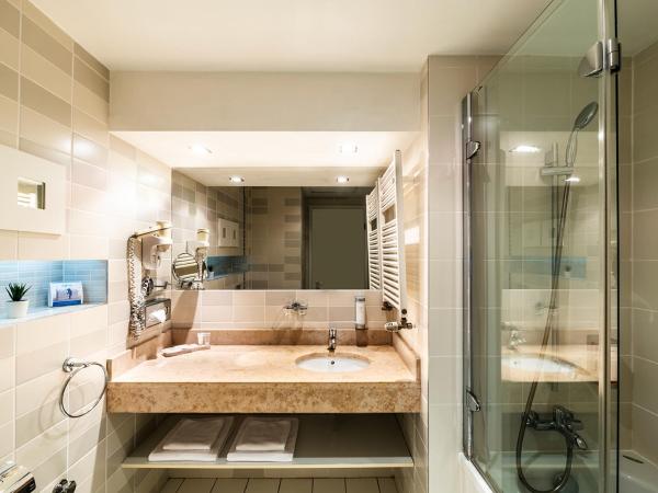 Atrium Fashion Hotel : photo 9 de la chambre chambre double ou lits jumeaux deluxe - vue sur ville