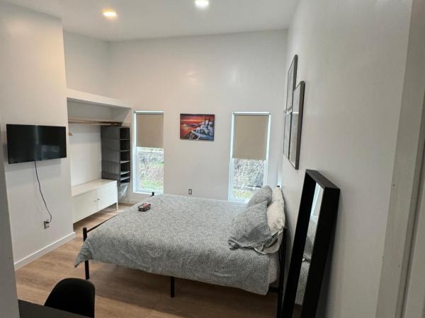 Santoniri private room : photo 8 de la chambre chambre double avec salle de bains privative