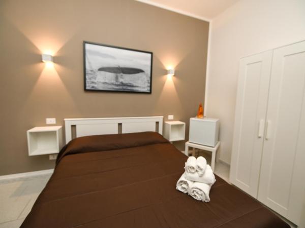 Living Salerno B&b : photo 6 de la chambre chambre double avec salle de bains privative